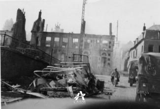 Colonne motorisée allemande dans Rozoy-sur-Serre, mai 1940. © Arch. dép. Aisne, 2 Fi 9