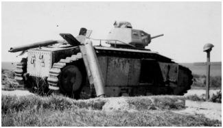 Le char B1 bis n°399 « Sampiero Corso » du 46e BCC détruit. ©Coll. part.