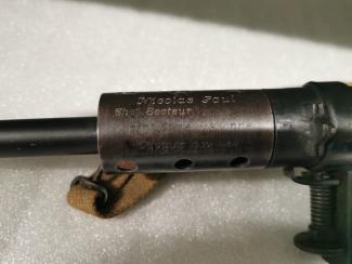 Le pistolet-mitrailleur Sten de Paul NICOLAS © Collections du Musée de la Résistance et de la Déportation de Tergnier.jpg
