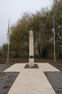 Le monument en hommage à Robert Whalen à Vailly-sur-Aisne