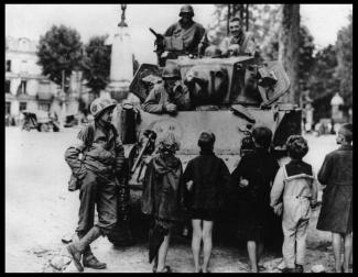 Char M3 Stuart sur la place Fernand Marquigny à Soissons