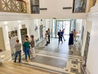 Visite de l'expo au Palmais de Justice de Vervins