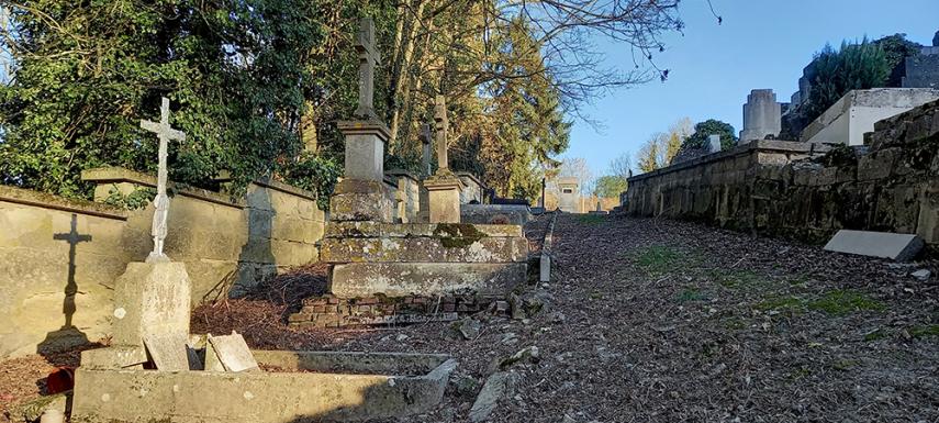 Cimetière Saint Just < Laon < Aisne < Hauts-de-France