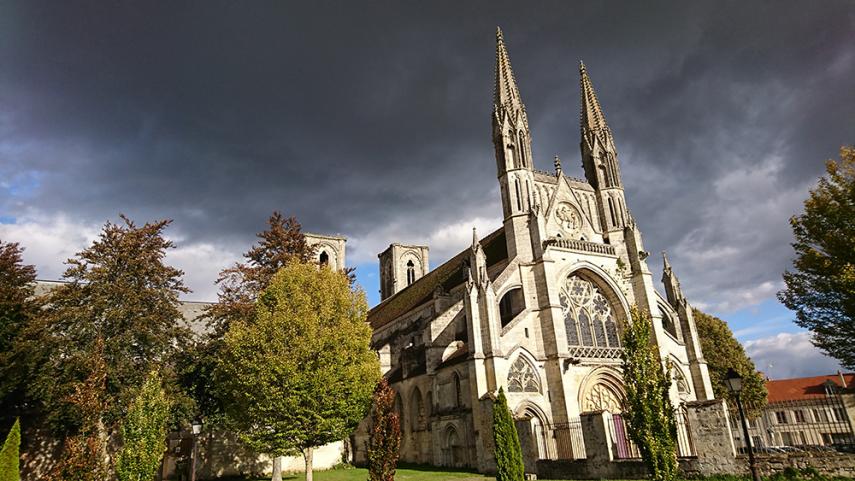 Abbaye Saint-Martin façade église < Laon < Aisne < Hauts-de-France
