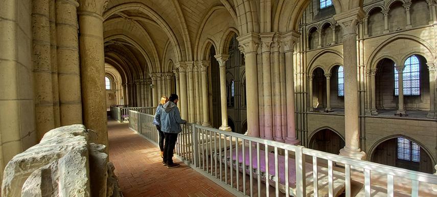 Montée hauteurs cathédrale X < Laon < Aisne < Picardie