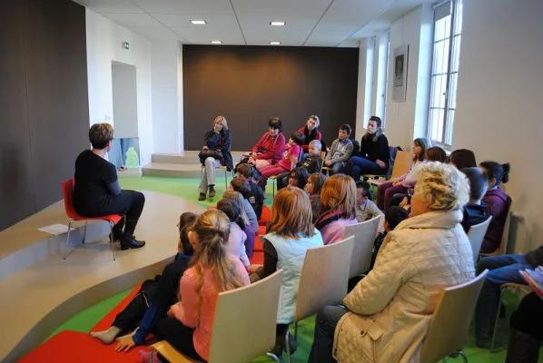 image-lecture-en-groupe-Médiathèque