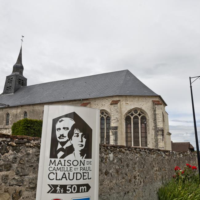 Maison Paul et Camille Claudel vue avec panneau